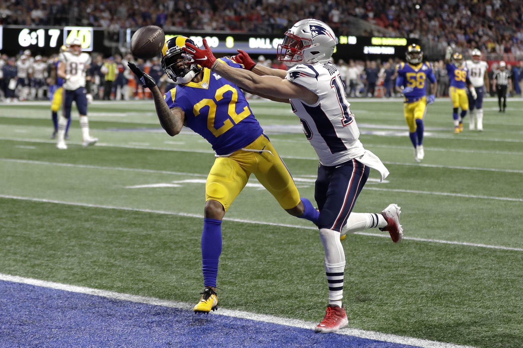 Patriots Rams Super Bowl Football